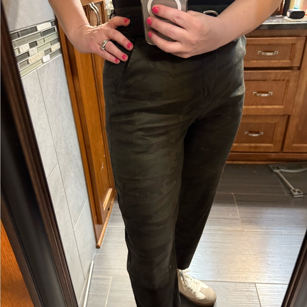 Evereve Camouflage Straight High Rise Crop Pants